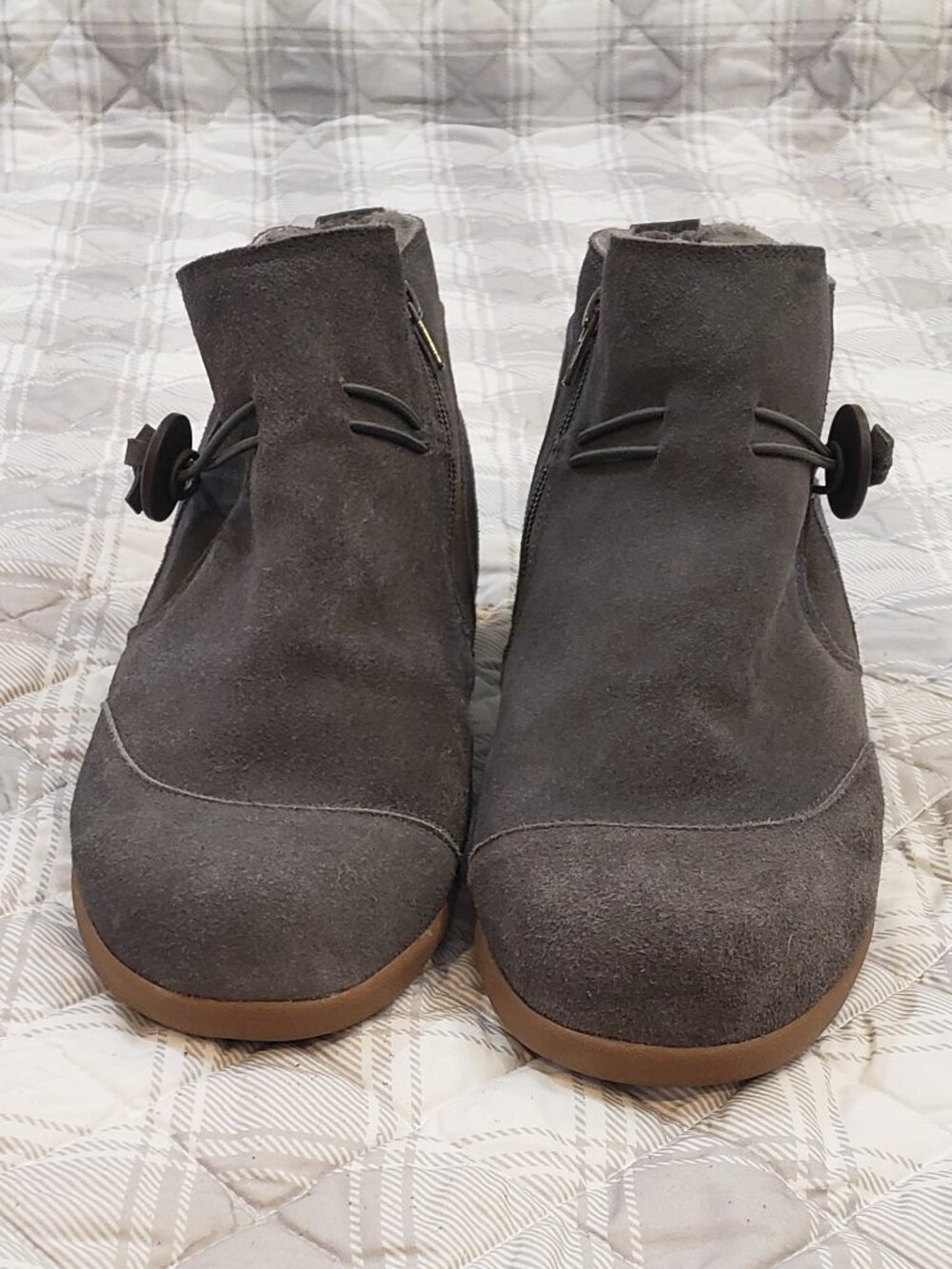 Tamarack Women's gray button suede ankle booties Size 10